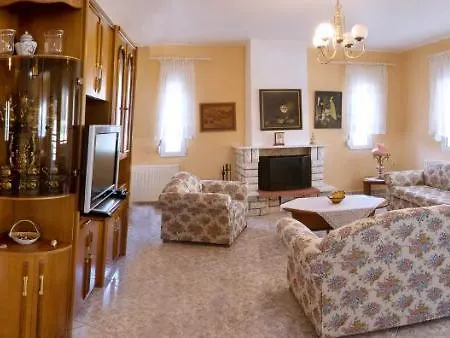 Case de vacanță Myrsini' S House