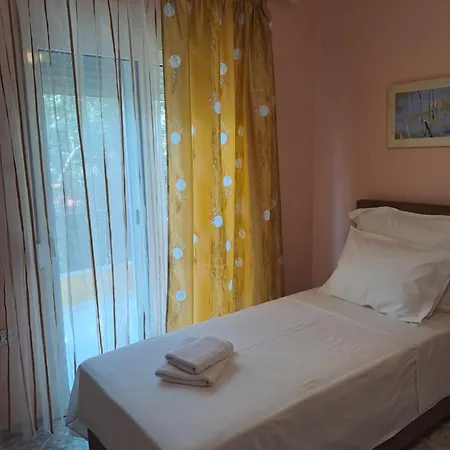 Myrsini' S House Case de vacanță Néa Péramos